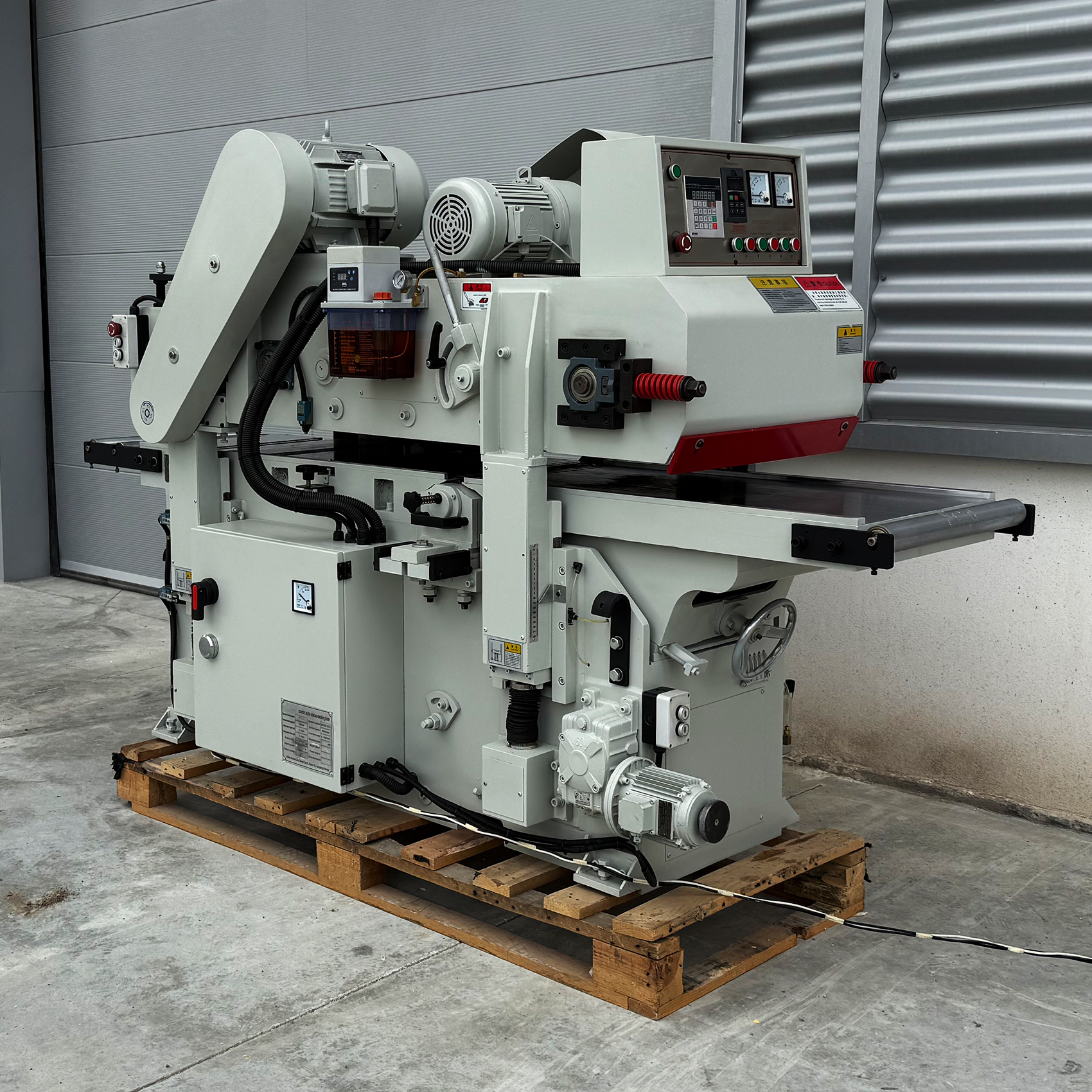 Cepillo Regruesador de Madera de Doble Cara Automático MB450